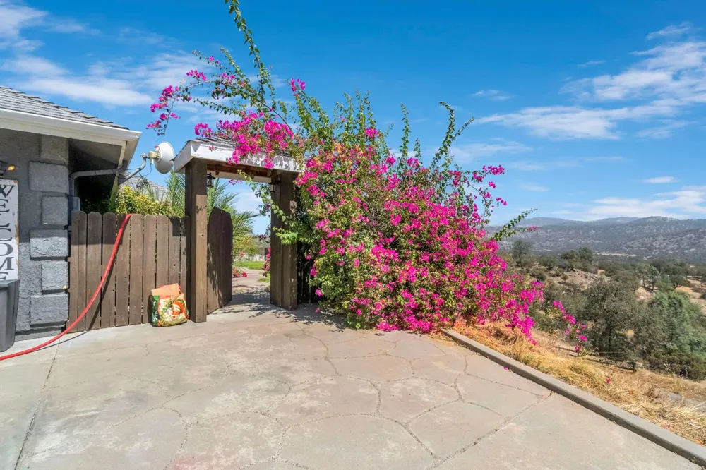 33686 NE Global Place Coarsegold, CA 93614
