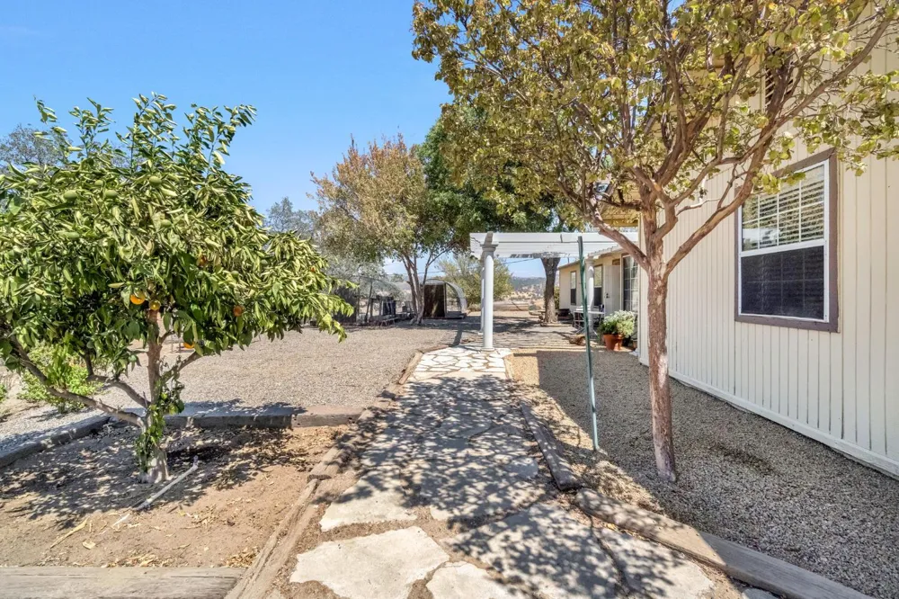 40458 Road 406 Madera, CA 93636