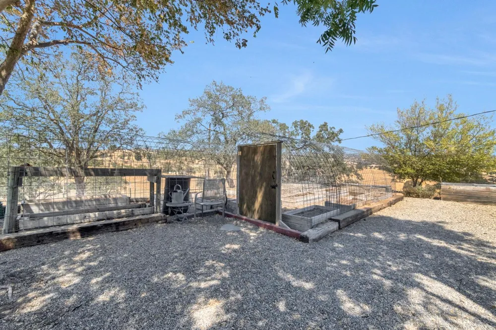 40458 Road 406 Madera, CA 93636