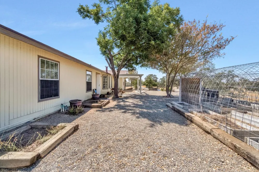 40458 Road 406 Madera, CA 93636