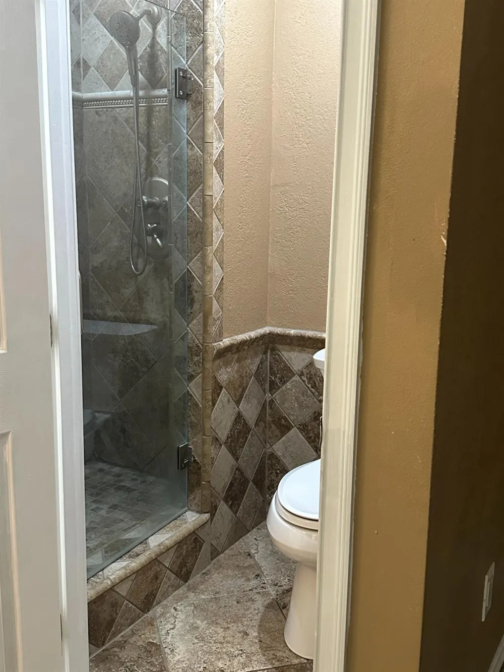 1183 W Glenn Court Porterville, CA 93257