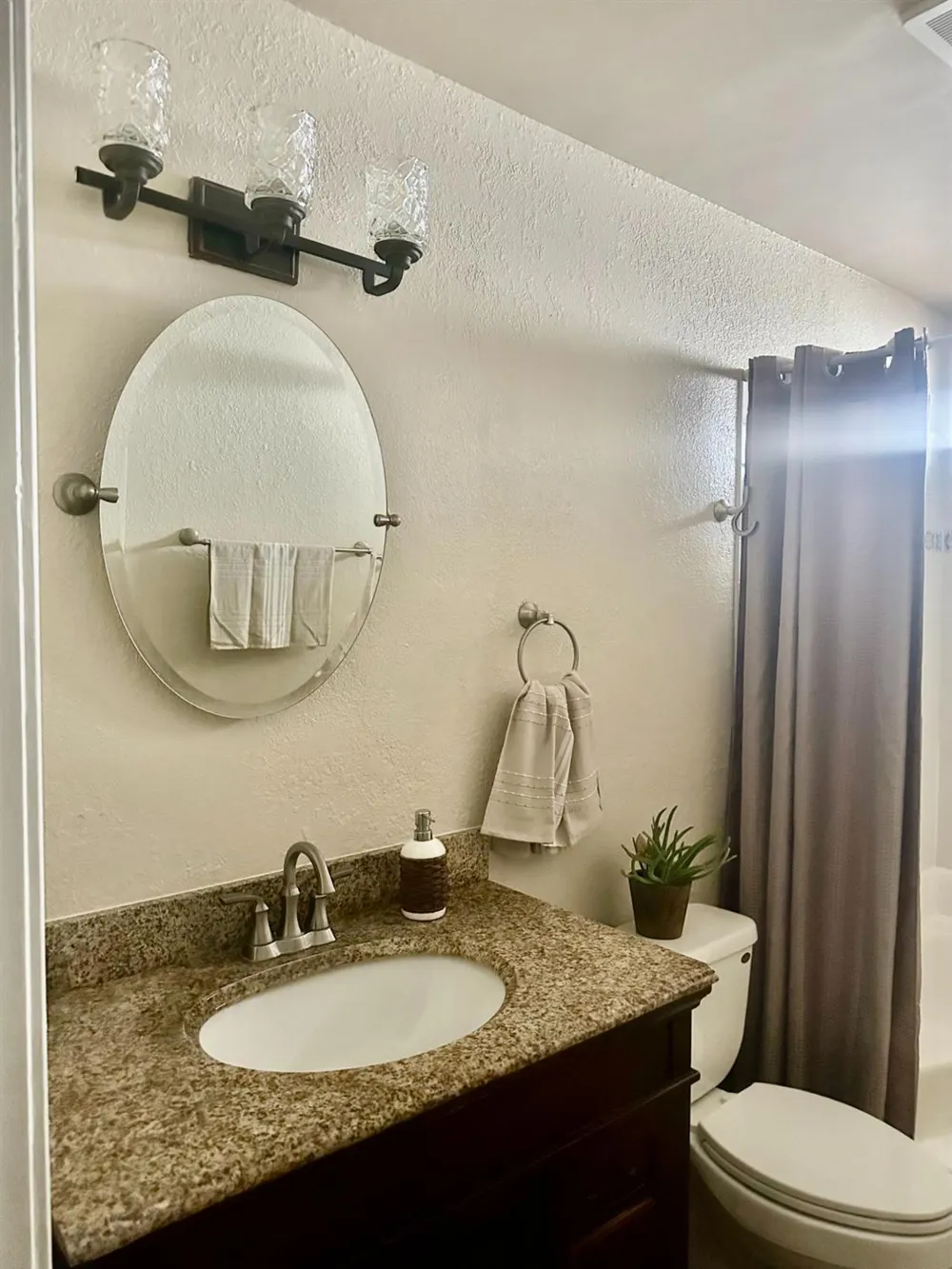 1183 W Glenn Court Porterville, CA 93257