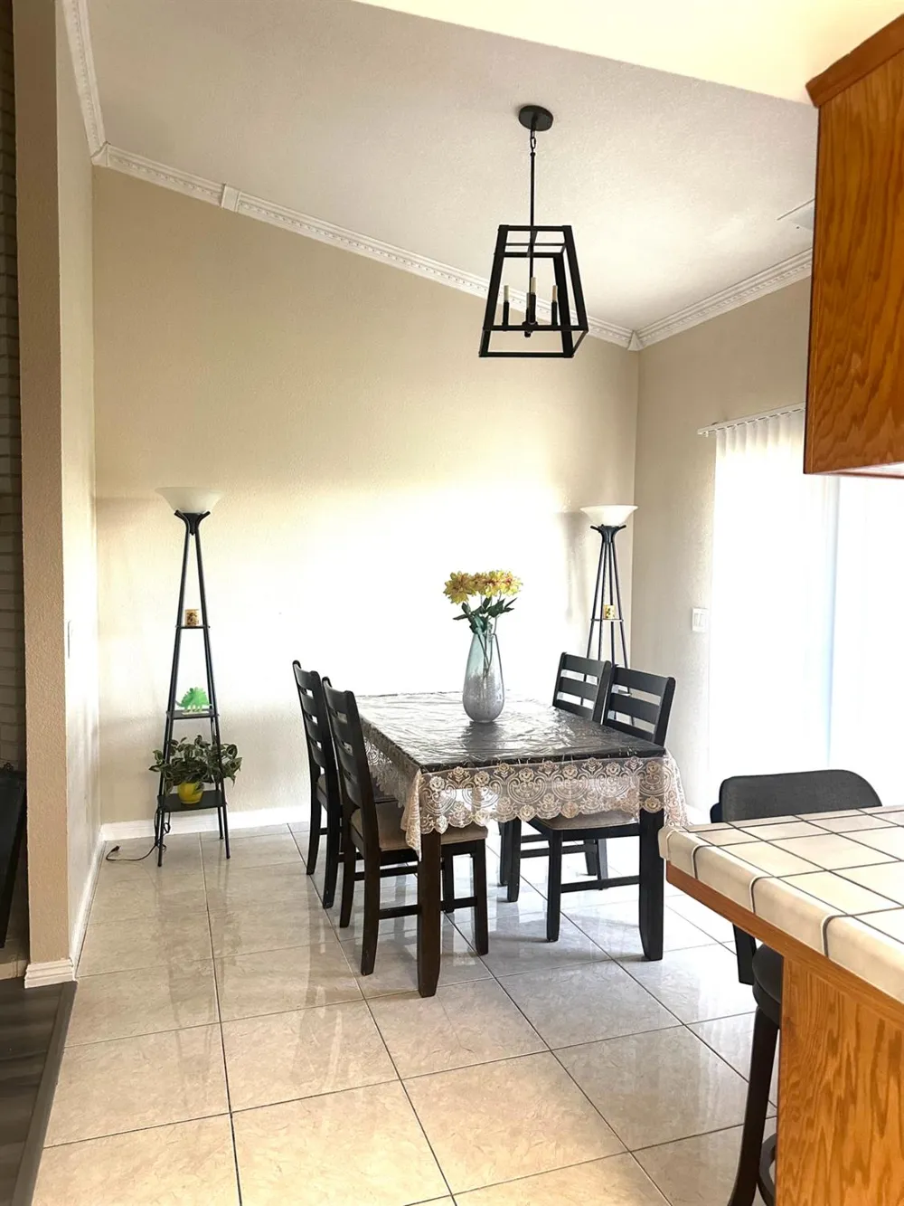 1183 W Glenn Court Porterville, CA 93257