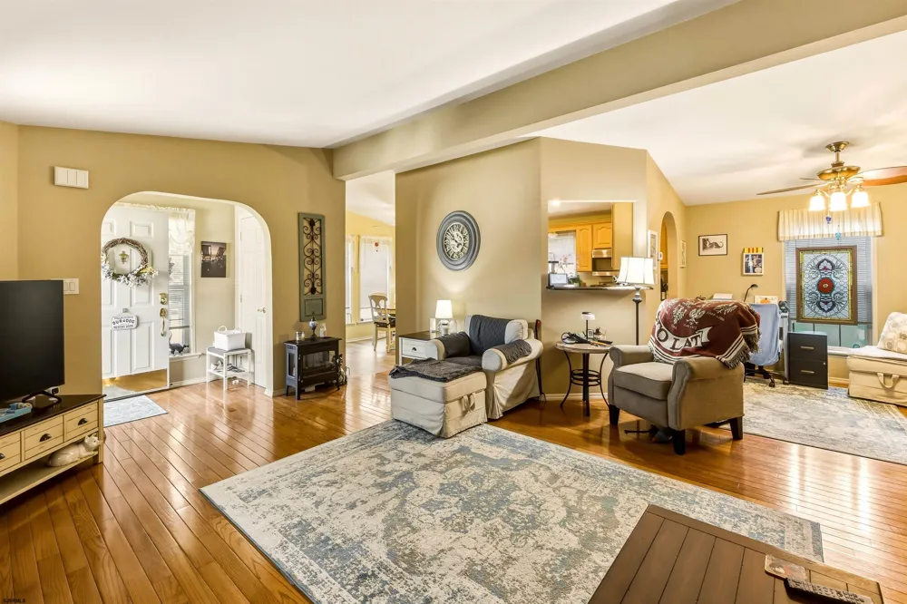 53 Redwood Dr Mays Landing, NJ 08330