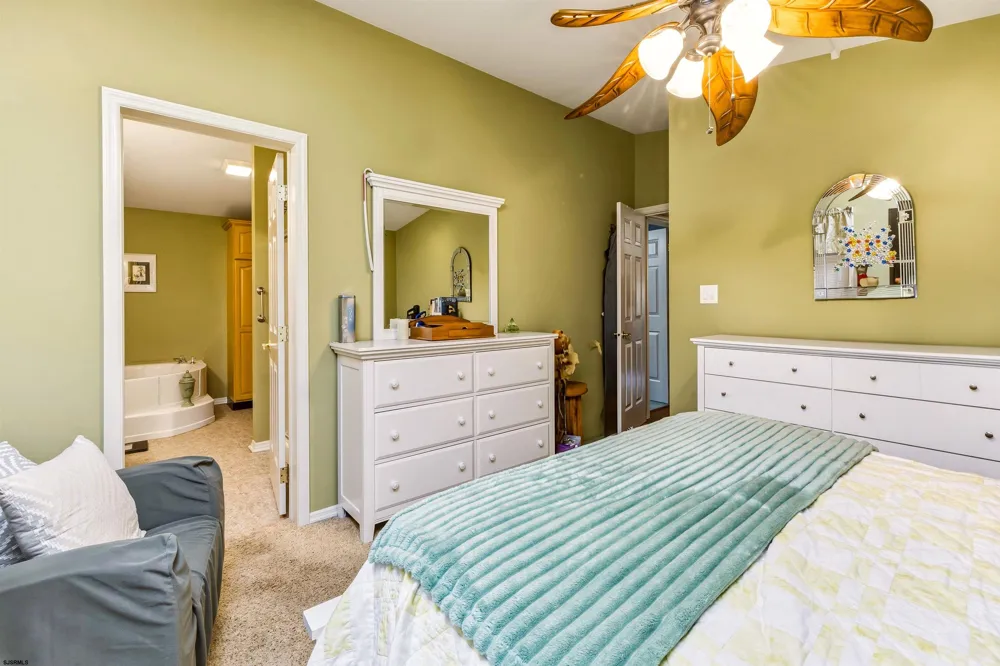 53 Redwood Dr Mays Landing, NJ 08330
