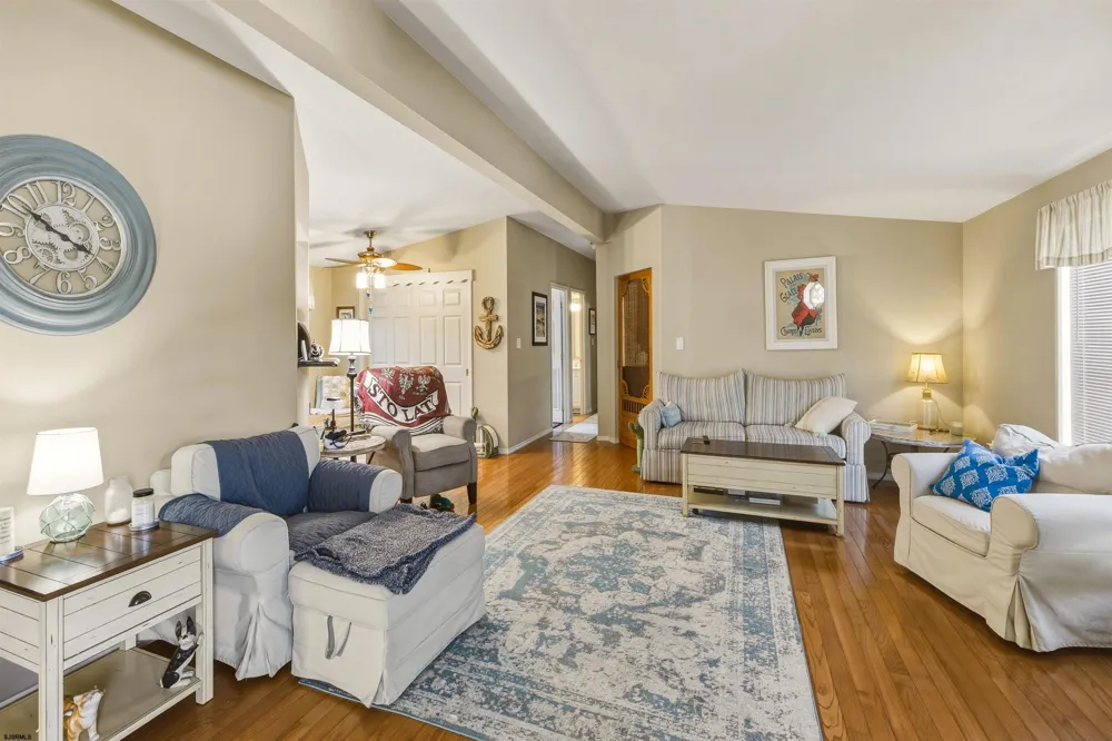 53 Redwood Dr Mays Landing, NJ 08330