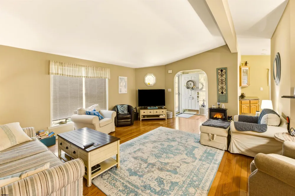 53 Redwood Dr Mays Landing, NJ 08330