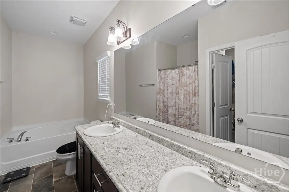 751 Fairview Cir Hinesville, GA 31313