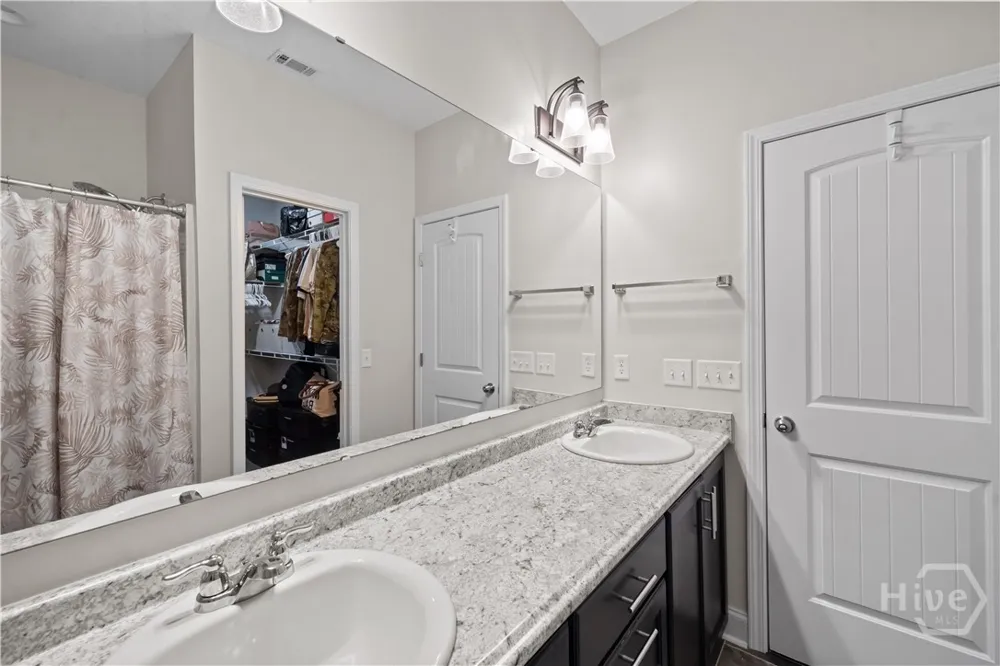 751 Fairview Cir Hinesville, GA 31313