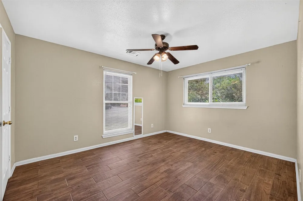 12915 33rd 1/2 Street Santa Fe, TX 77510