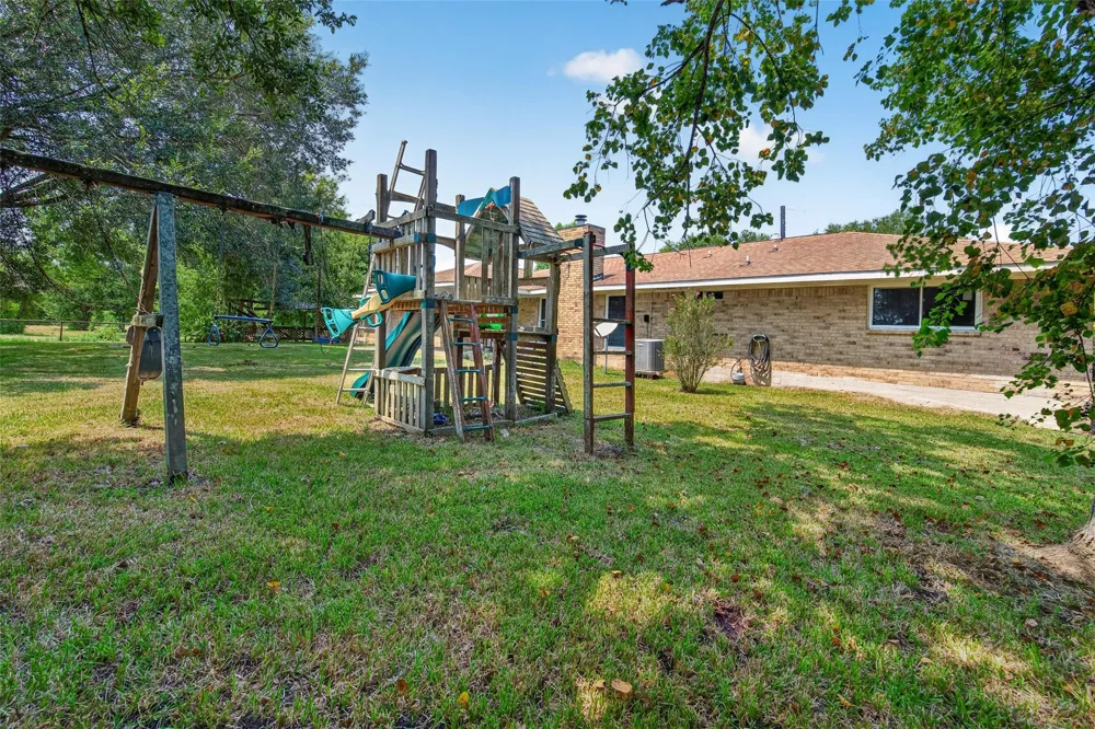 12915 33rd 1/2 Street Santa Fe, TX 77510