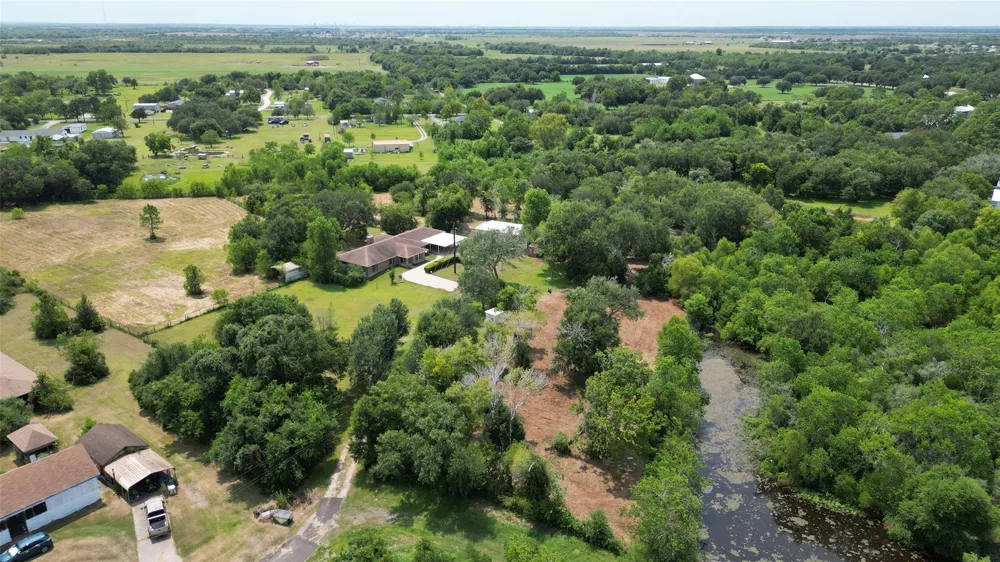 12915 33rd 1/2 Street Santa Fe, TX 77510