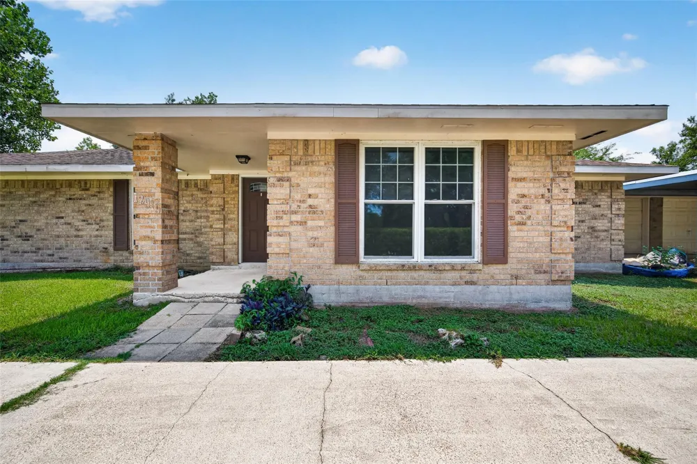 12915 33rd 1/2 Street Santa Fe, TX 77510