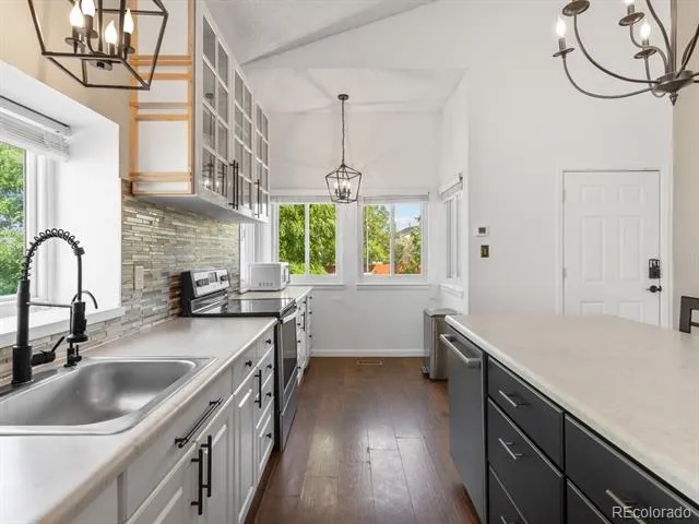 15090 Bolling Drive Denver, CO 80239