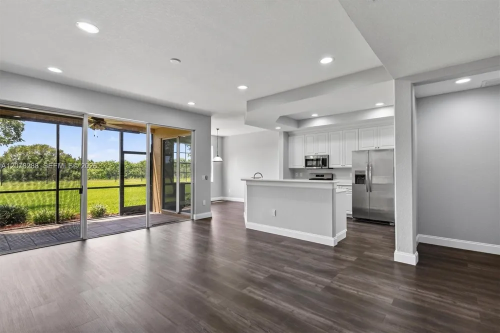 8351 NW 128th Ln #22-B Parkland, FL 33076