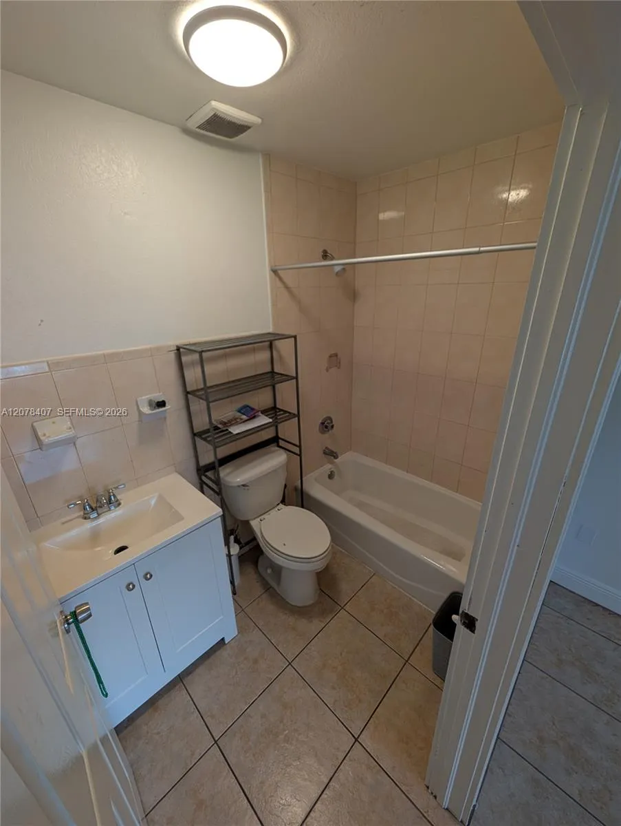225 NW 53rd St #R Miami, FL 33127