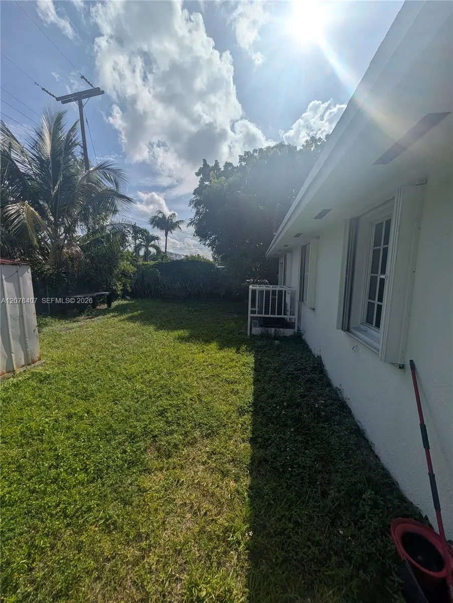 225 NW 53rd St #R Miami, FL 33127