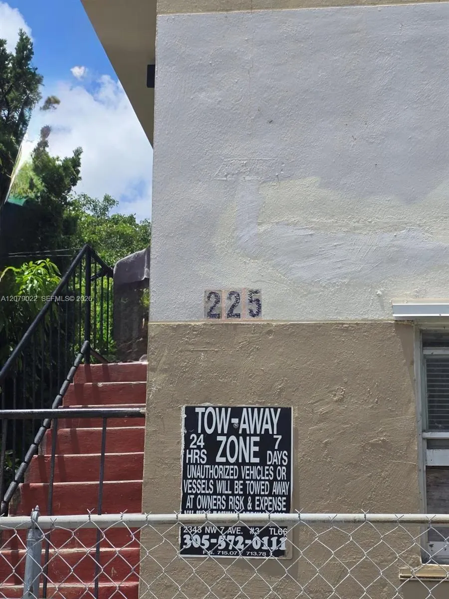 225 NW 17th St #4 Miami, FL 33136