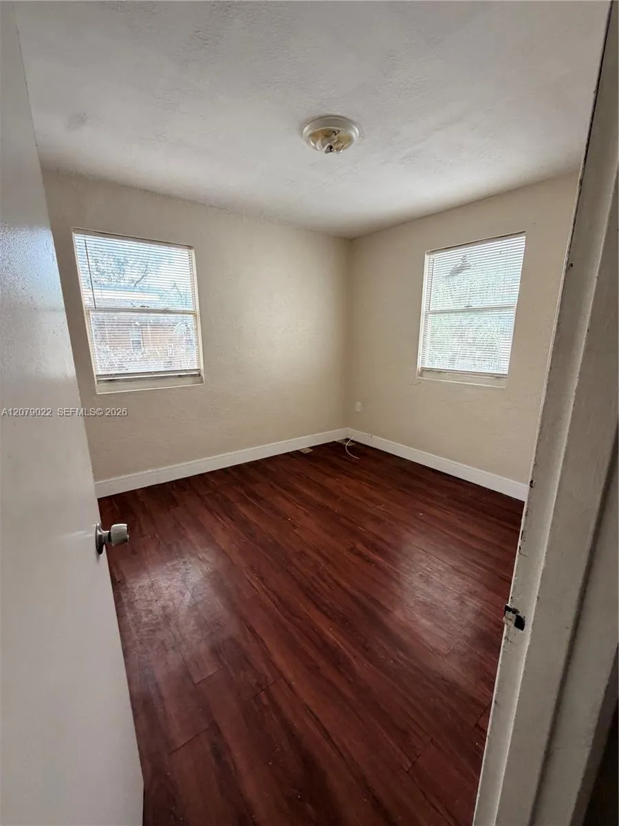 225 NW 17th St #4 Miami, FL 33136