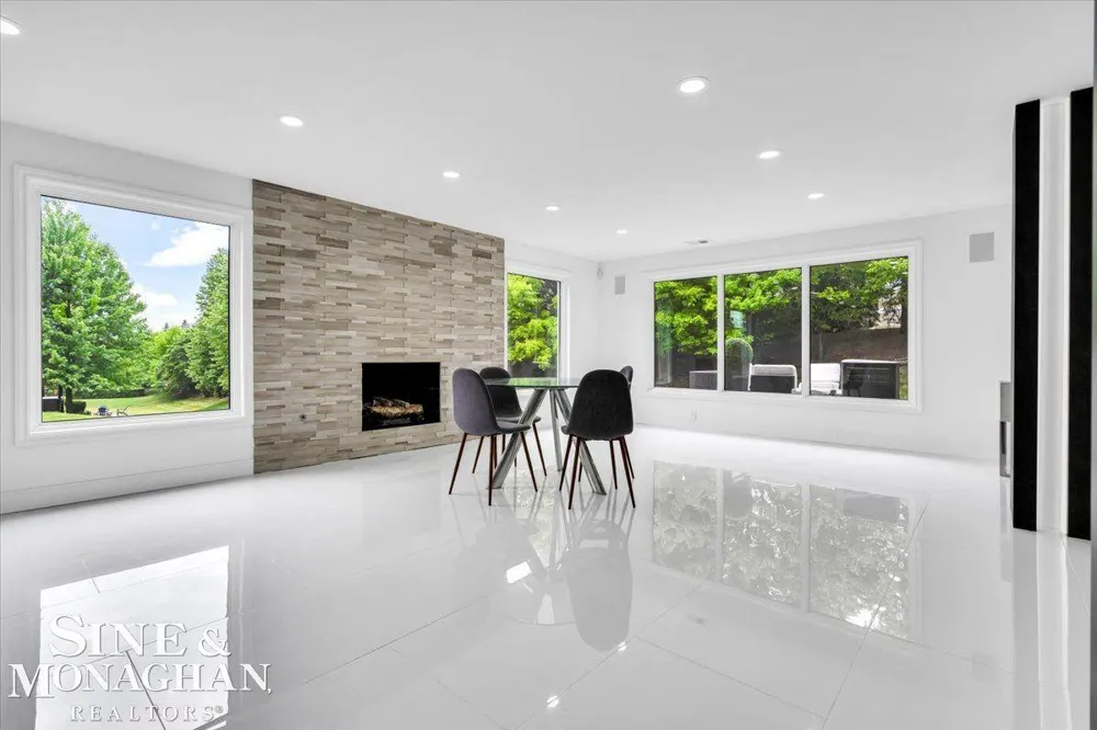 1289 Creek Pointe Drive Rochester City, MI 48307