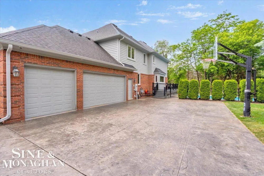 1289 Creek Pointe Drive Rochester City, MI 48307