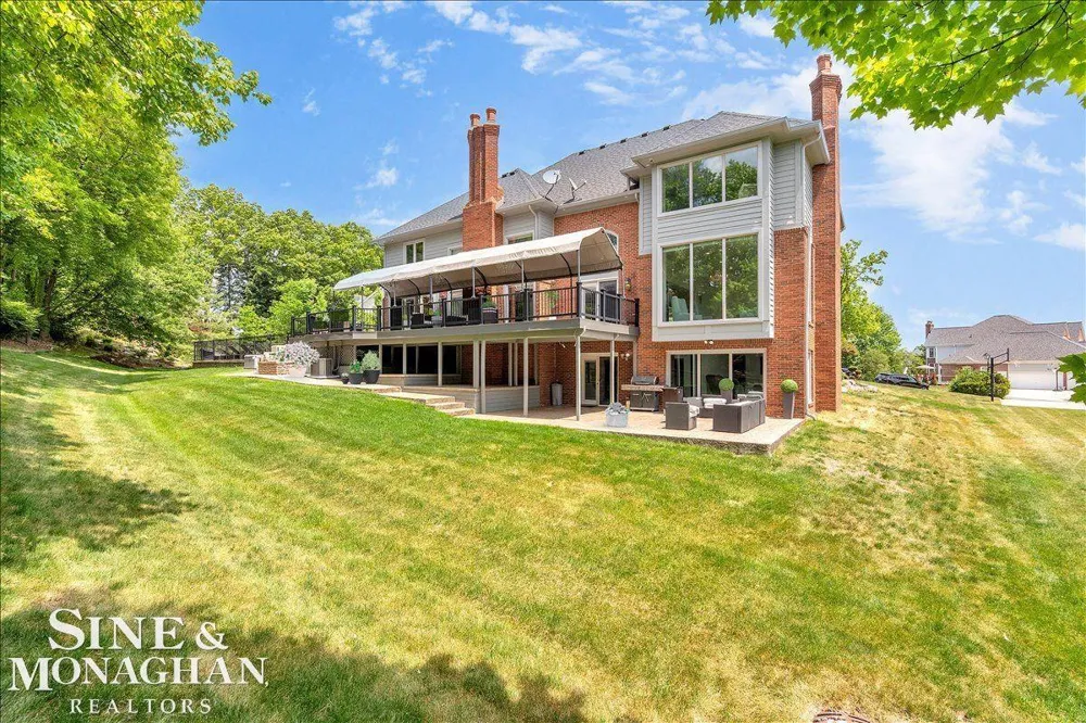1289 Creek Pointe Drive Rochester City, MI 48307