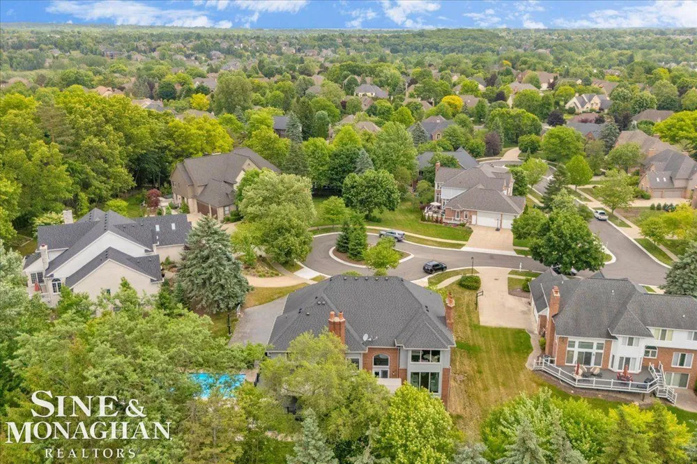 1289 Creek Pointe Drive Rochester City, MI 48307