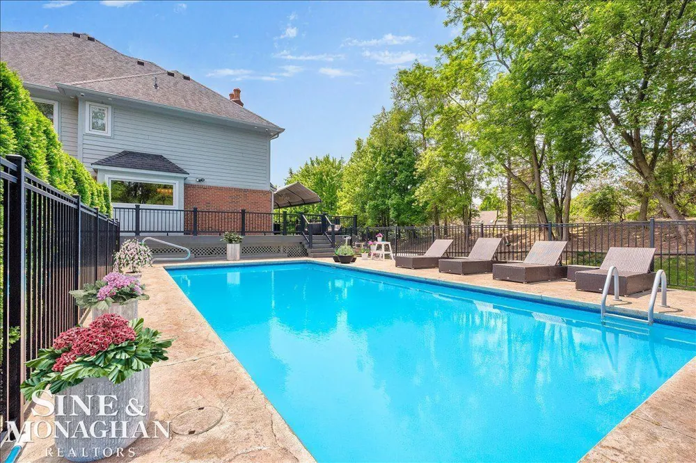 1289 Creek Pointe Drive Rochester City, MI 48307