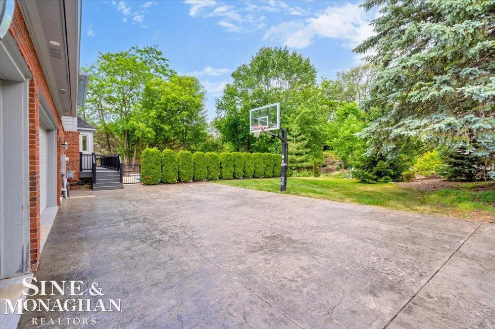 1289 Creek Pointe Drive Rochester City, MI 48307