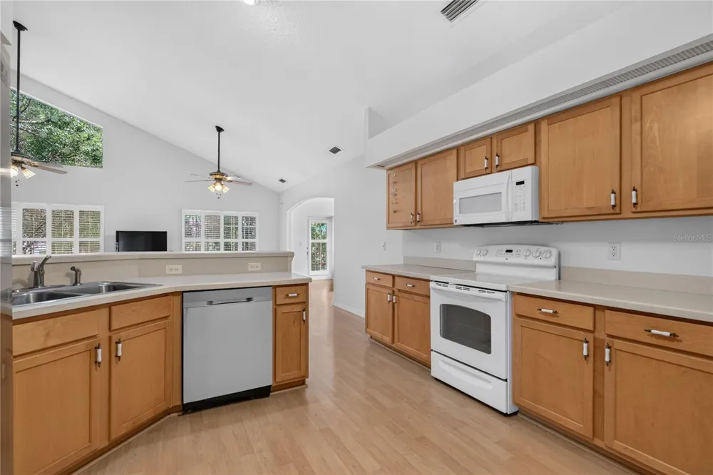 4875 ABACO DRIVE Tavares, FL 32778