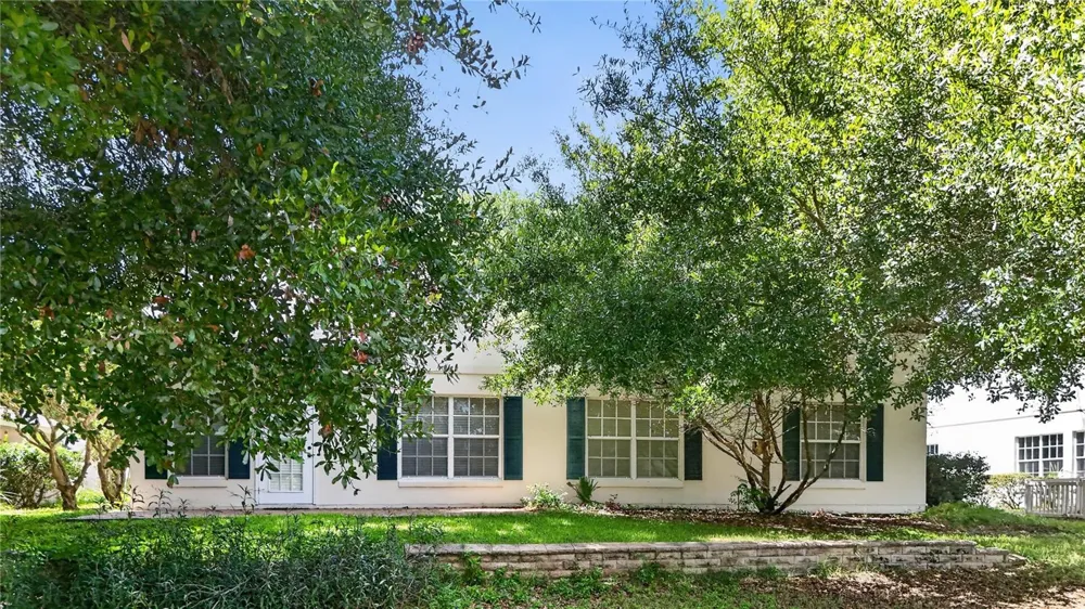4875 ABACO DRIVE Tavares, FL 32778