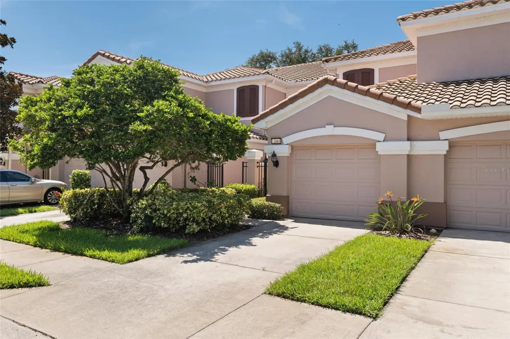 2061 CARRIAGE LANE #104 Clearwater, FL 33765