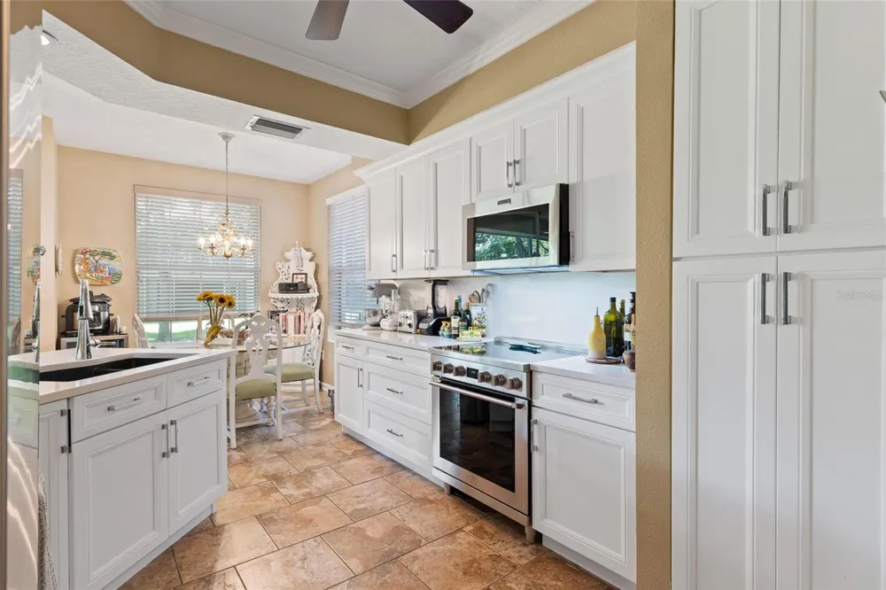 2061 CARRIAGE LANE #104 Clearwater, FL 33765
