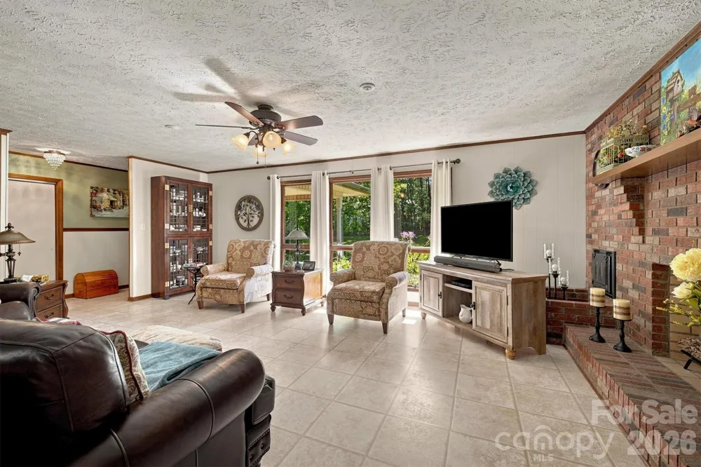 5158 Bob Farr Drive Morganton, NC 28655