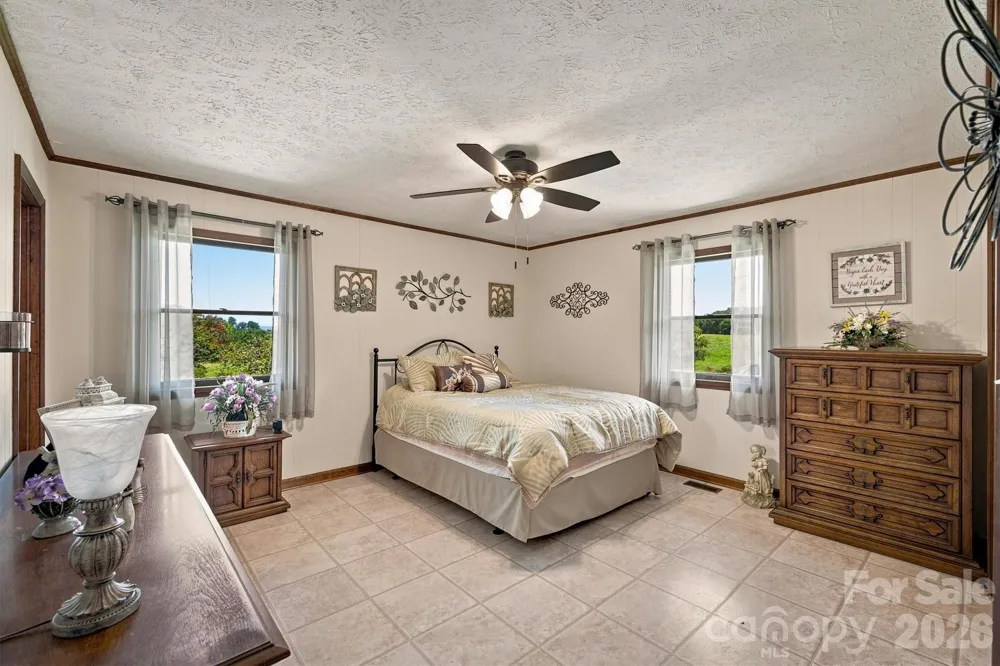 5158 Bob Farr Drive Morganton, NC 28655