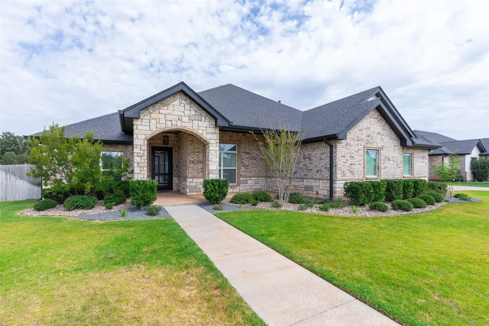 2301 Manor Oaks Terrace Abilene, TX 79602