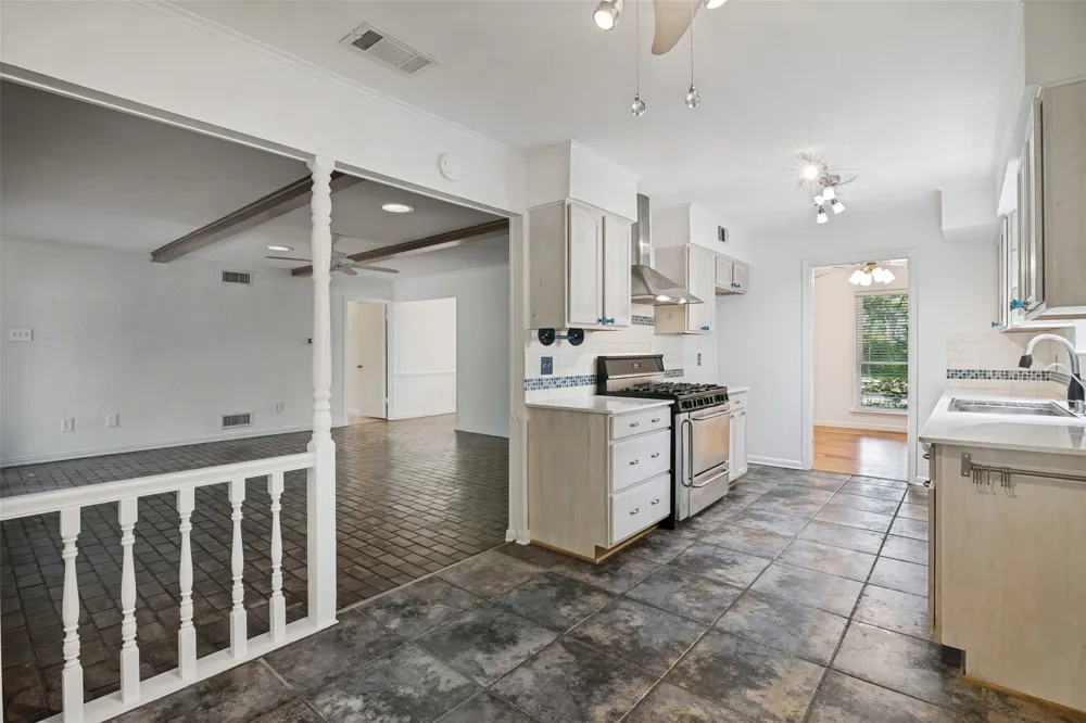 916 Loganwood Avenue Richardson, TX 75080