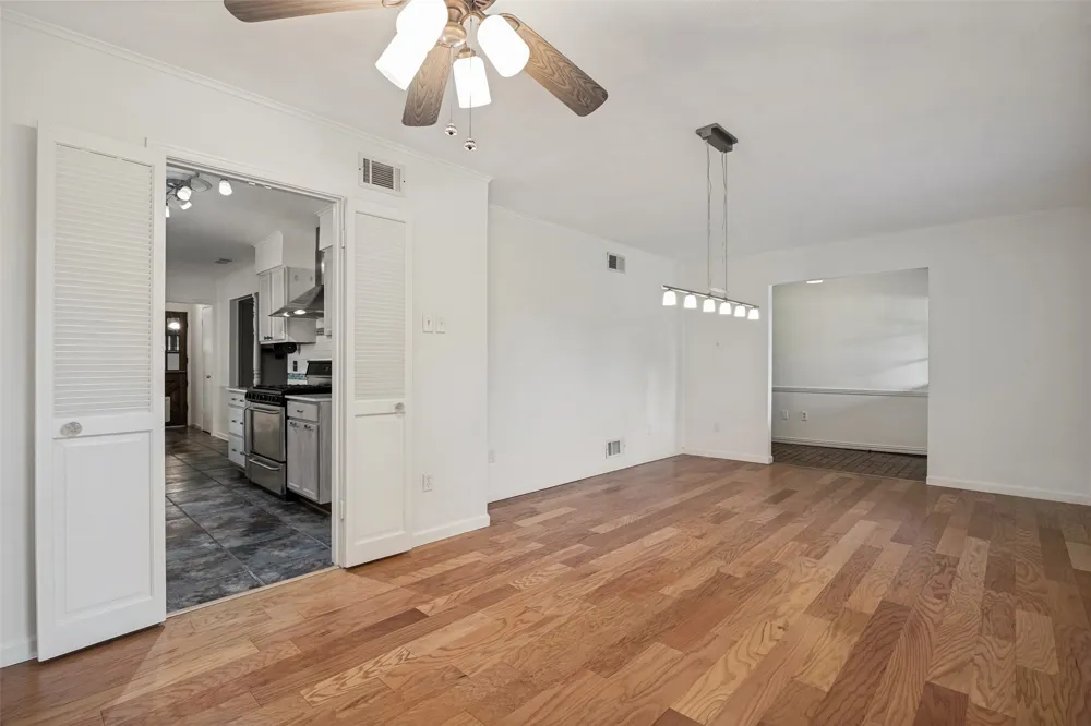 916 Loganwood Avenue Richardson, TX 75080