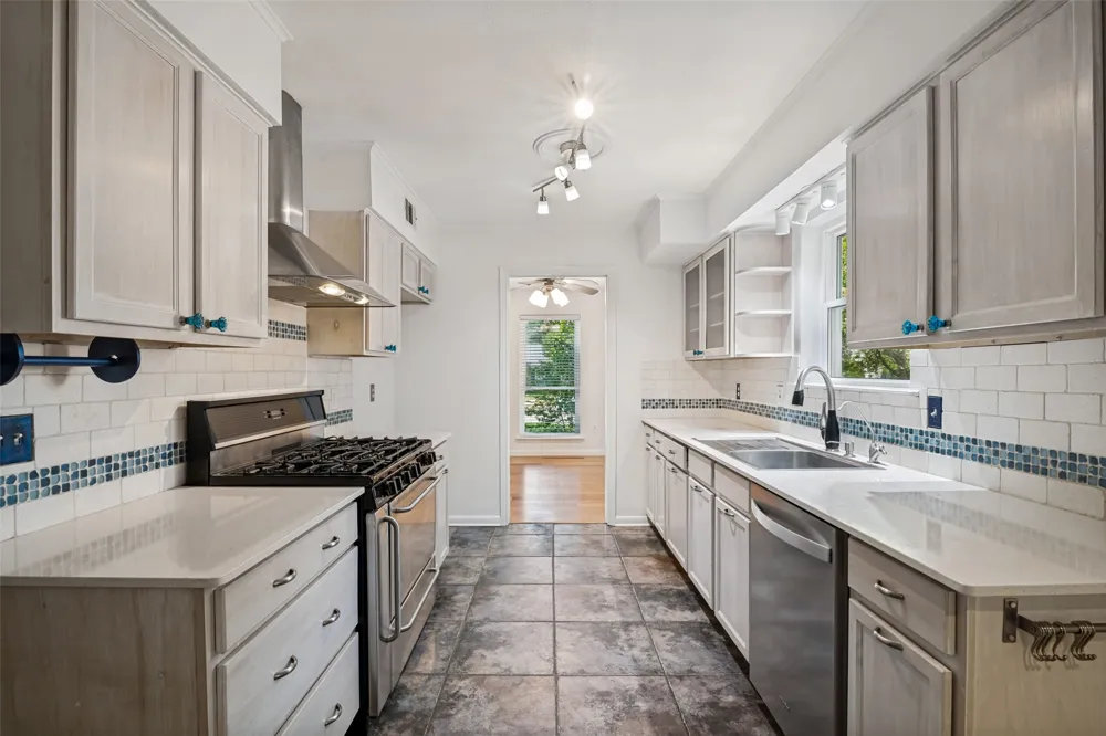 916 Loganwood Avenue Richardson, TX 75080