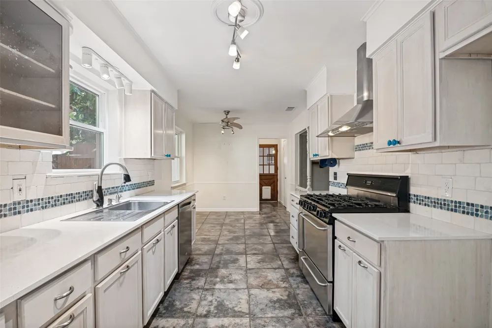 916 Loganwood Avenue Richardson, TX 75080