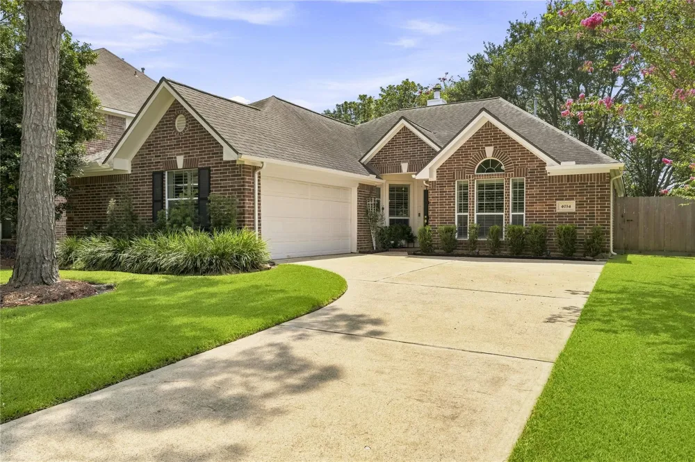 4034 Ridgepoint Drive Pearland, TX 77584