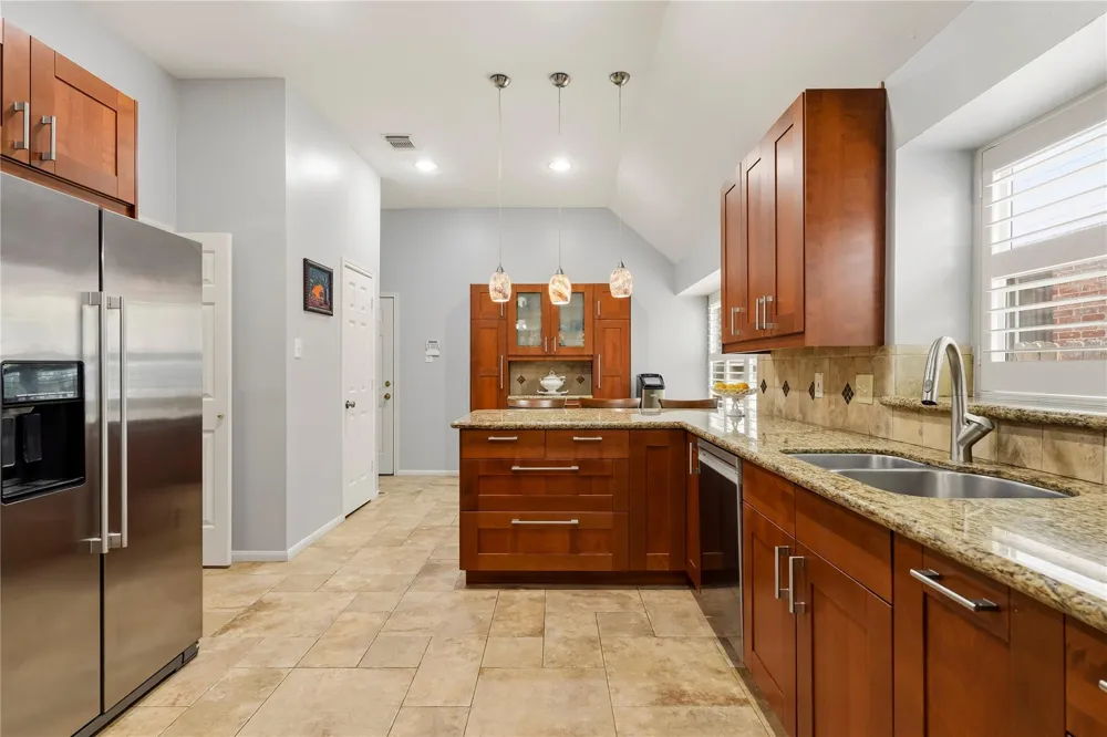 4034 Ridgepoint Drive Pearland, TX 77584