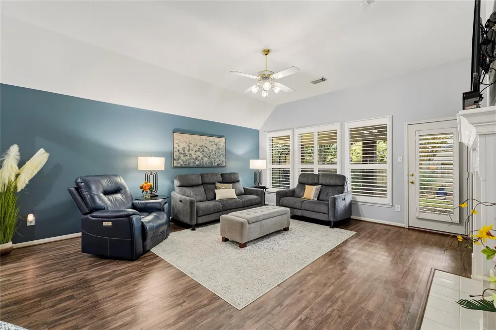 4034 Ridgepoint Drive Pearland, TX 77584
