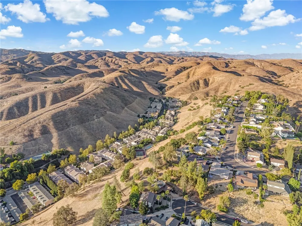 26015 Alizia Canyon #B Calabasas, CA 91302