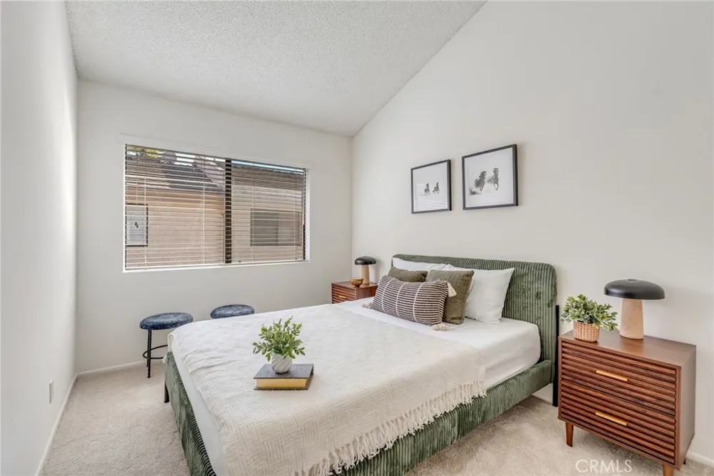 26015 Alizia Canyon #B Calabasas, CA 91302
