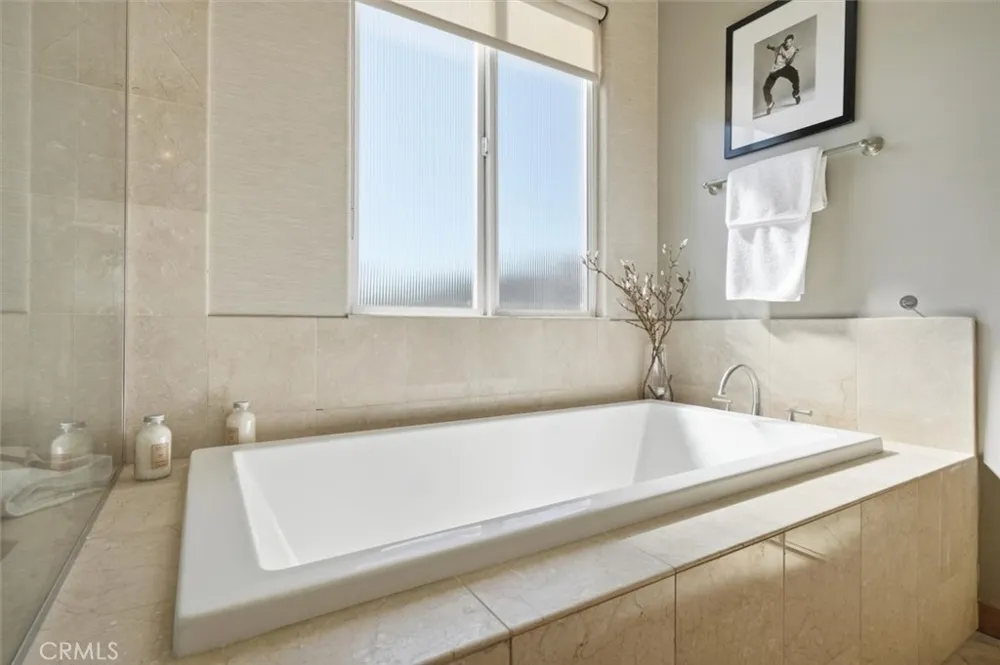2406 Ocean Drive Manhattan Beach, CA 90266