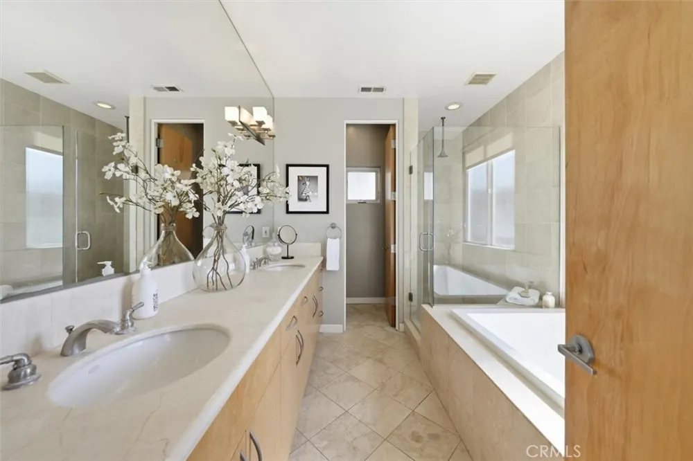 2406 Ocean Drive Manhattan Beach, CA 90266