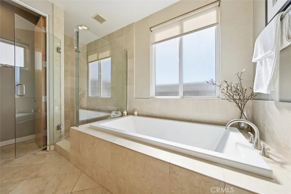 2406 Ocean Drive Manhattan Beach, CA 90266
