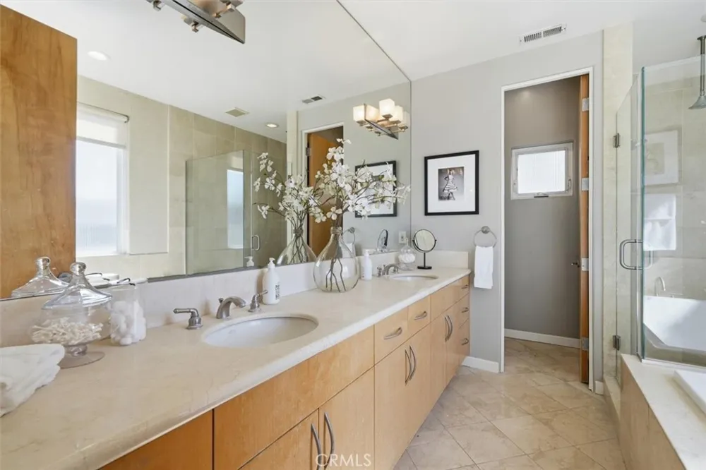 2406 Ocean Drive Manhattan Beach, CA 90266