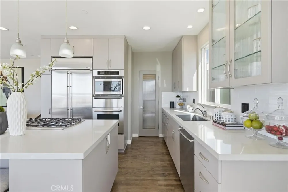 2406 Ocean Drive Manhattan Beach, CA 90266